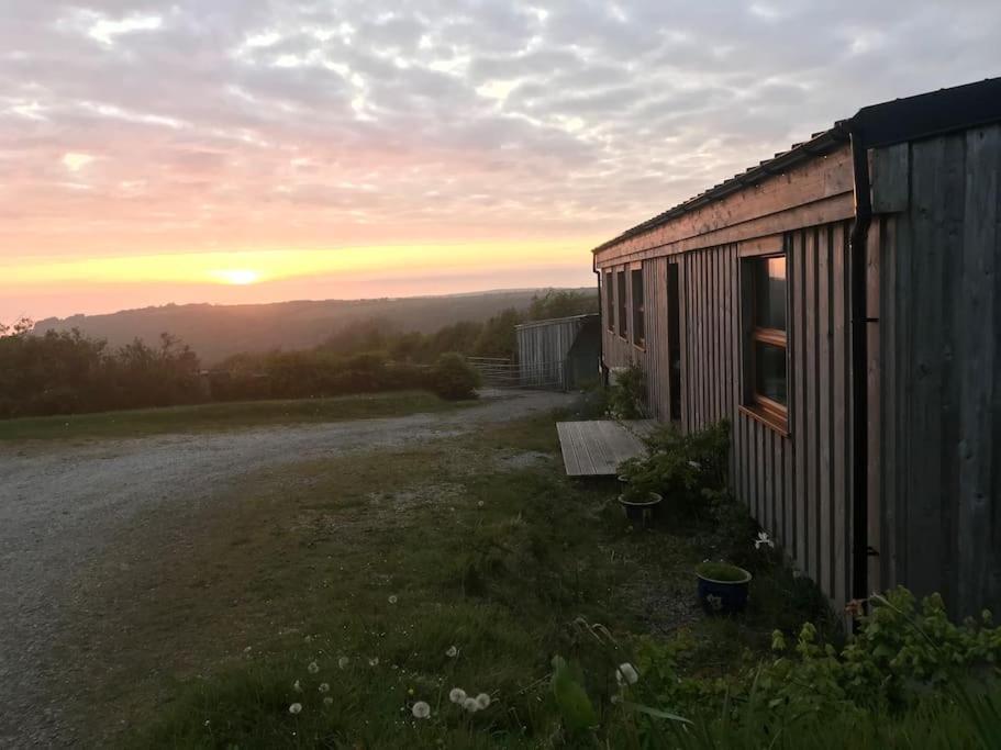 Spacious Cabin On Isolated Farm With Sea View Bude Kültér fotó