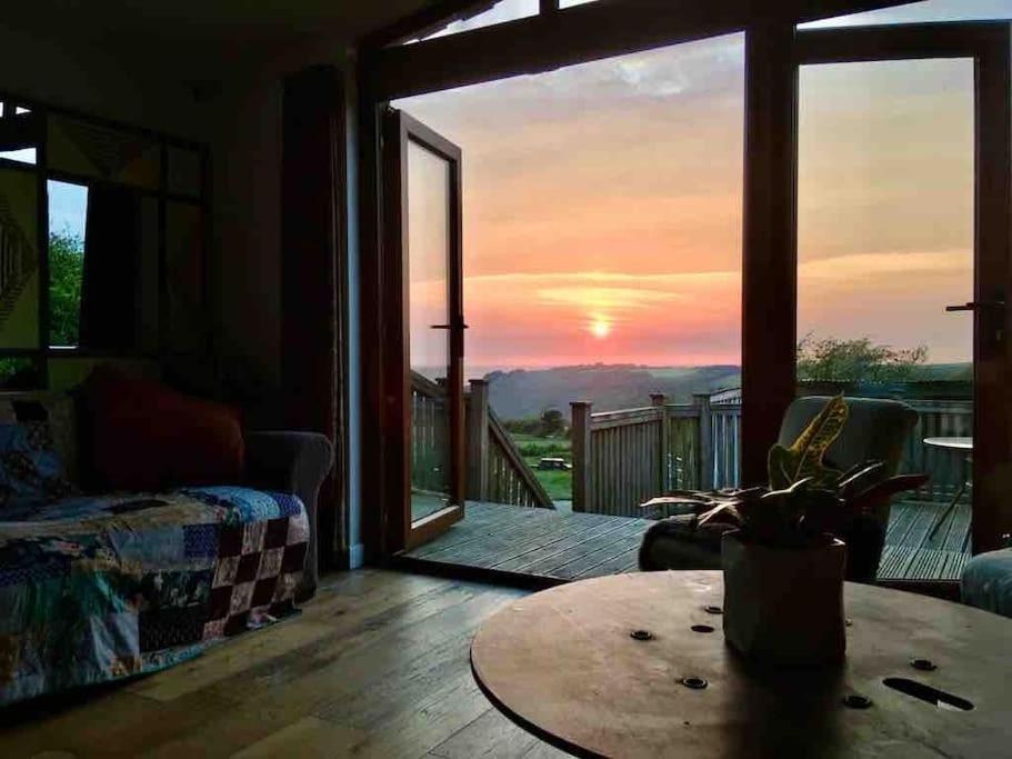 Spacious Cabin On Isolated Farm With Sea View Bude Kültér fotó