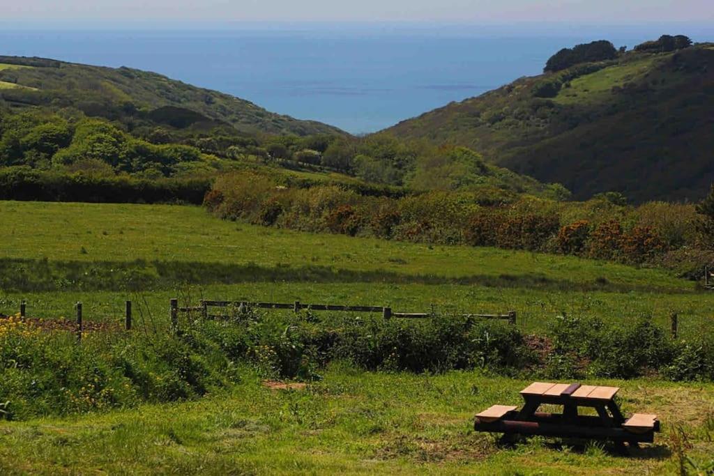 Spacious Cabin On Isolated Farm With Sea View Bude Kültér fotó